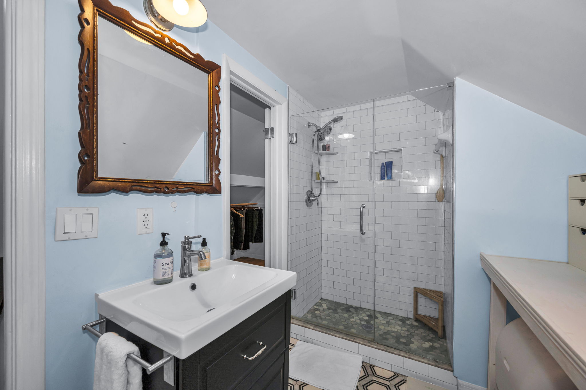 Upper Level Bathroom 1b