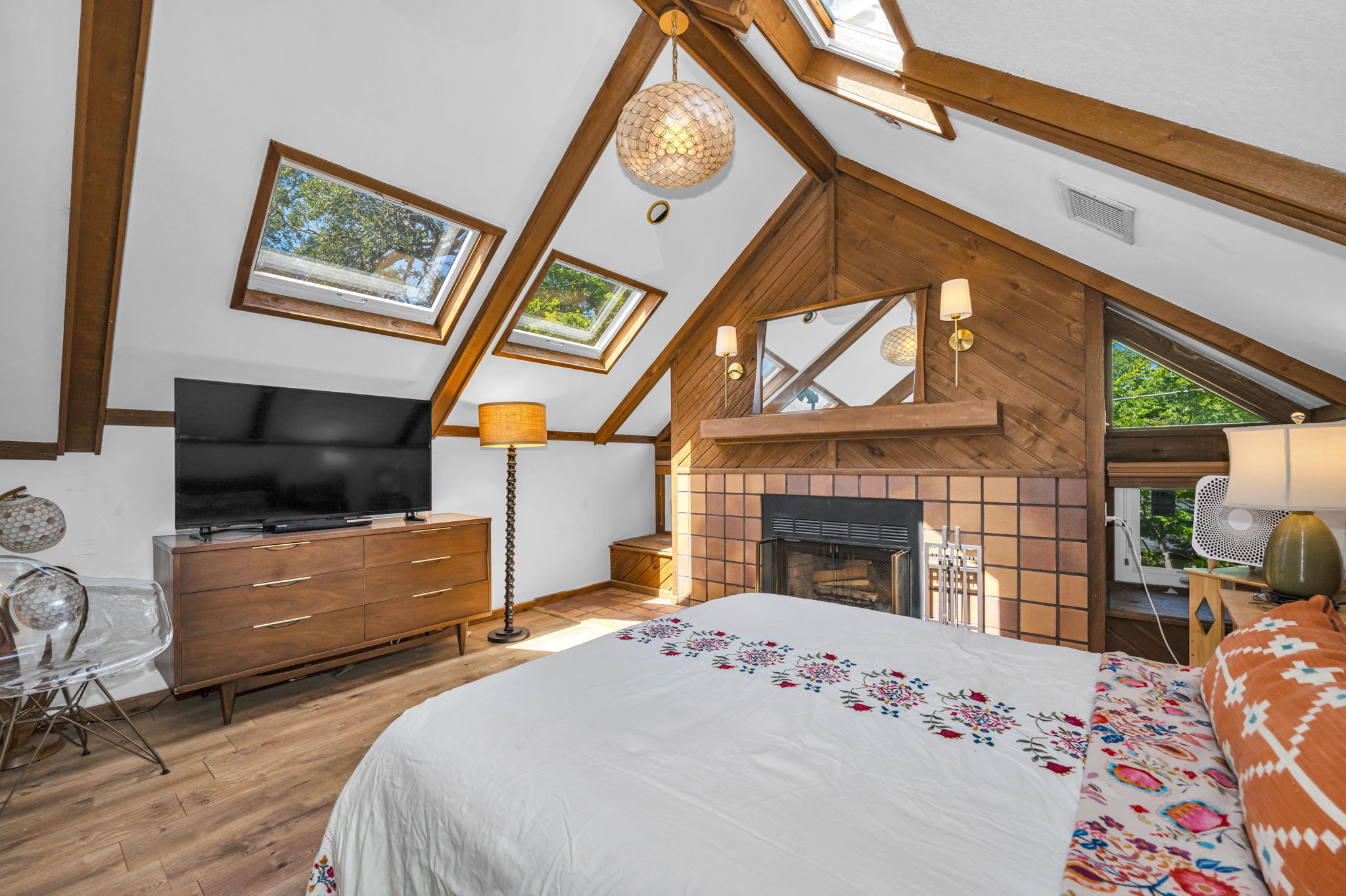Upper Level Primary Bedroom 1b