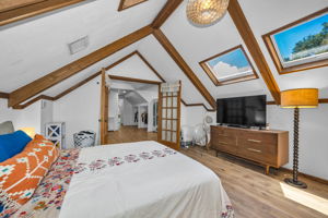 Upper Level Primary Bedroom 1e