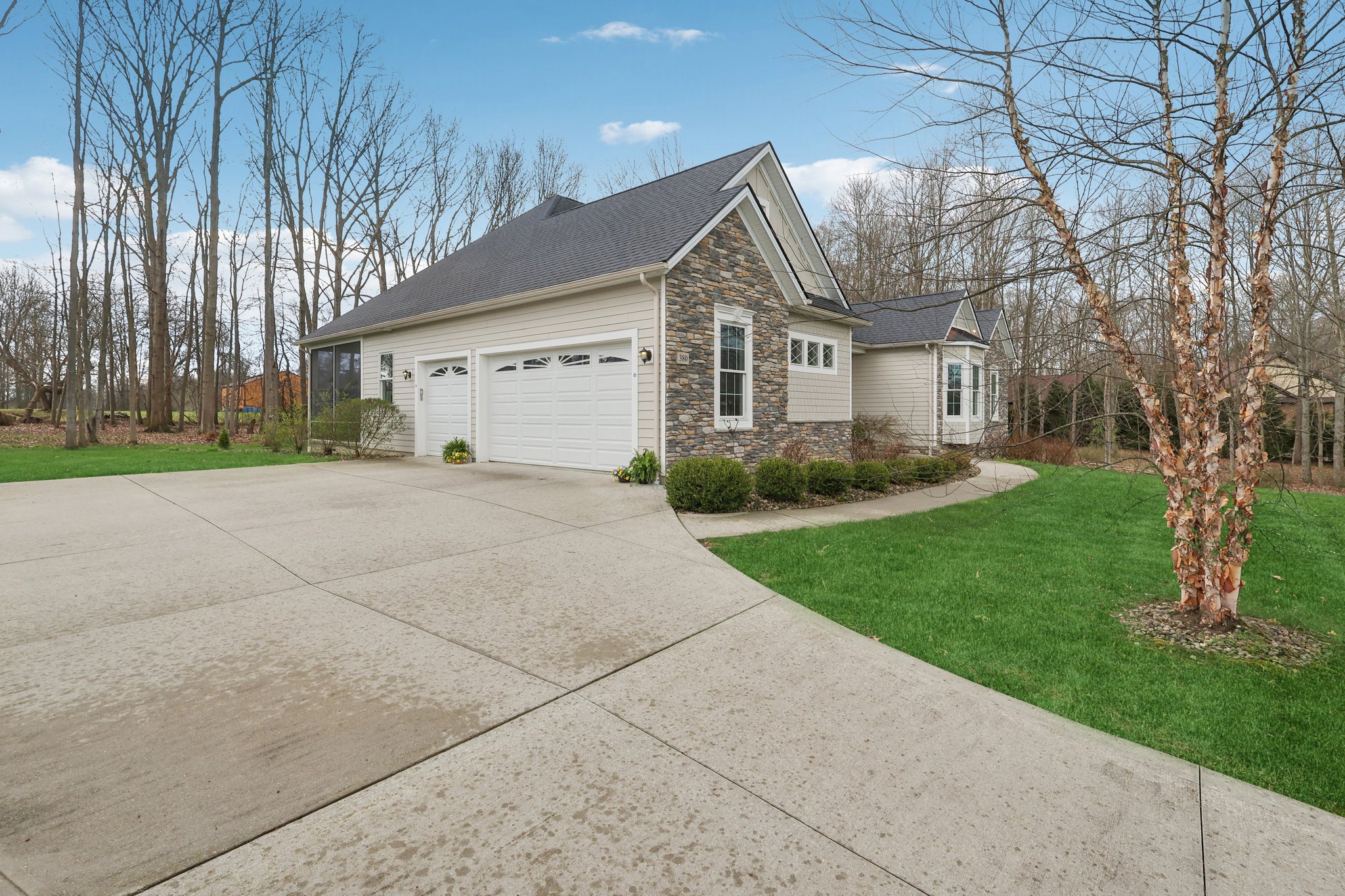 Crown Ridge Dr-L0704-002.jpg