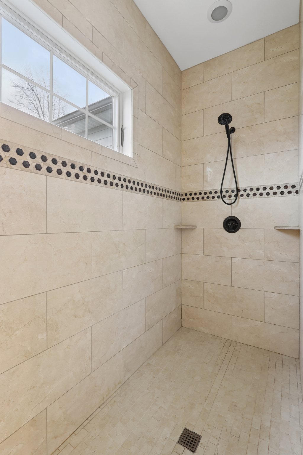 Crown Ridge Dr-L0704-023.jpg