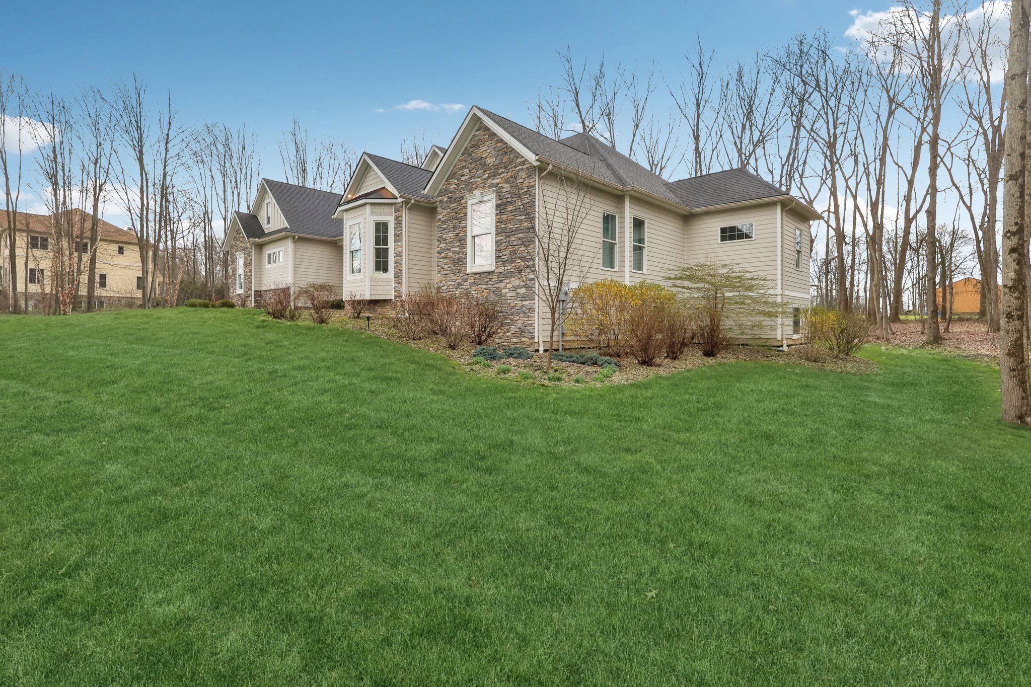 Crown Ridge Dr-L0704-050r.jpg