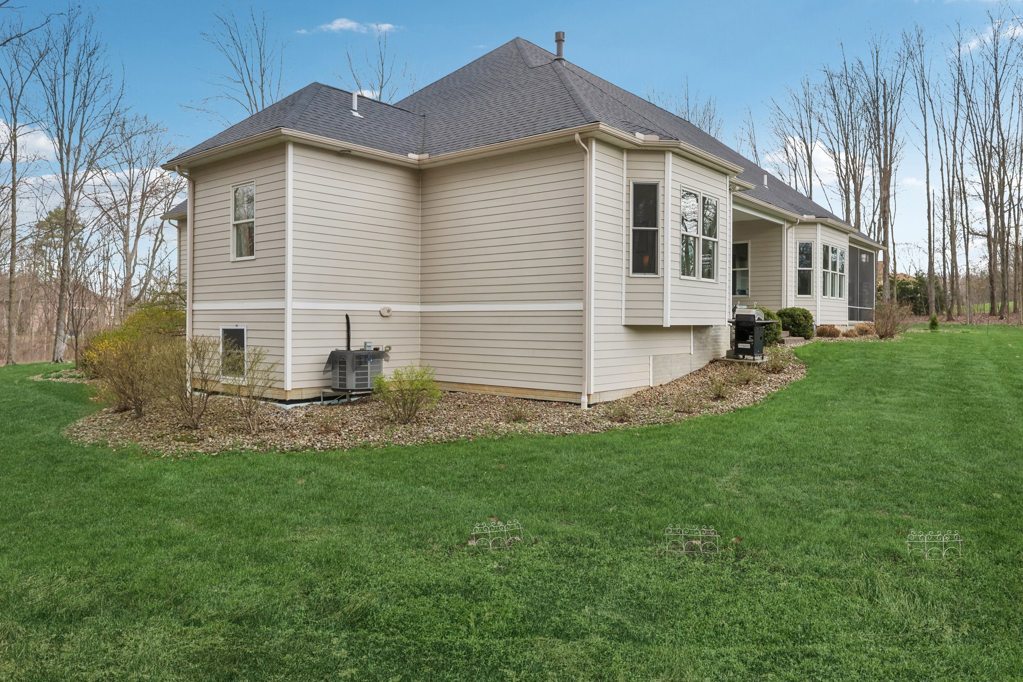 Crown Ridge Dr-L0704-051r.jpg