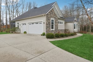 Crown Ridge Dr-L0704-001.jpg