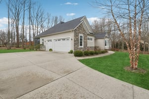 Crown Ridge Dr-L0704-002.jpg