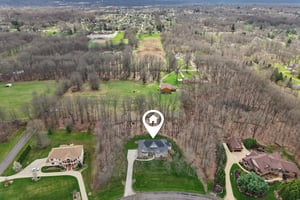 Crown Ridge Dr-L0704-065.jpg