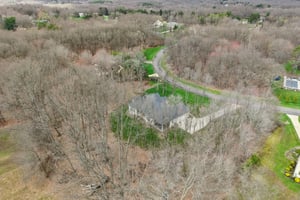 Crown Ridge Dr-L0704-070.jpg