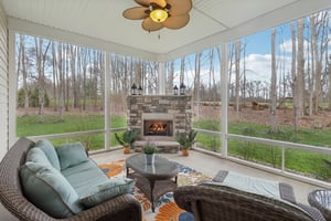 Crown Ridge Dr-L0704-045r.jpg