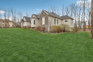 Crown Ridge Dr-L0704-050r.jpg