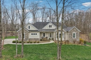 Crown Ridge Dr-L0704-058r.jpg