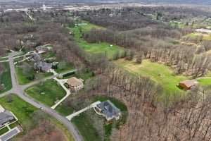 Crown Ridge Dr-L0704-066r.jpg