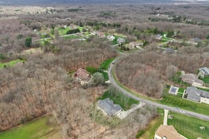 Crown Ridge Dr-L0704-069r.jpg