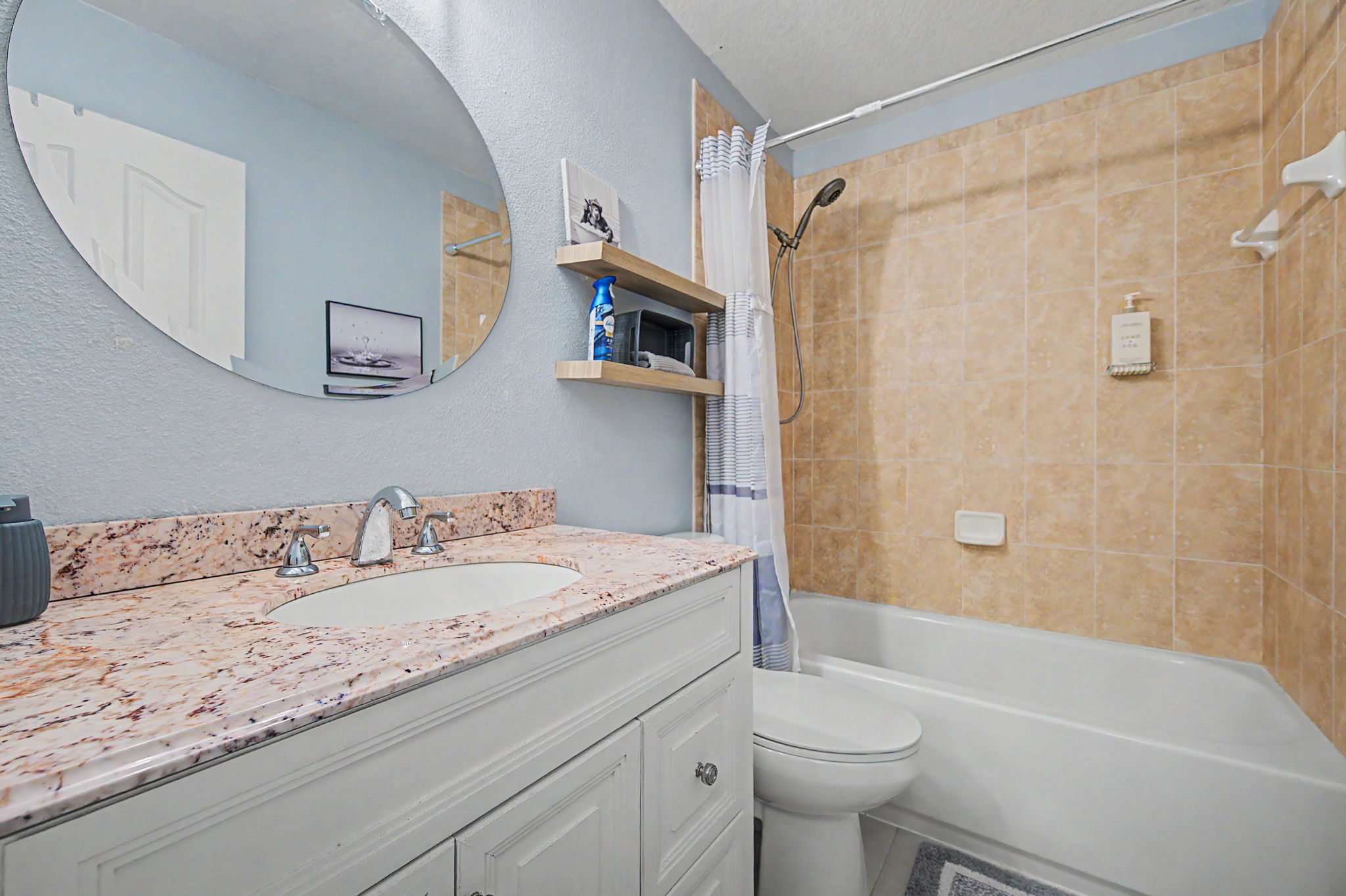 Upper Level Bathroom2b