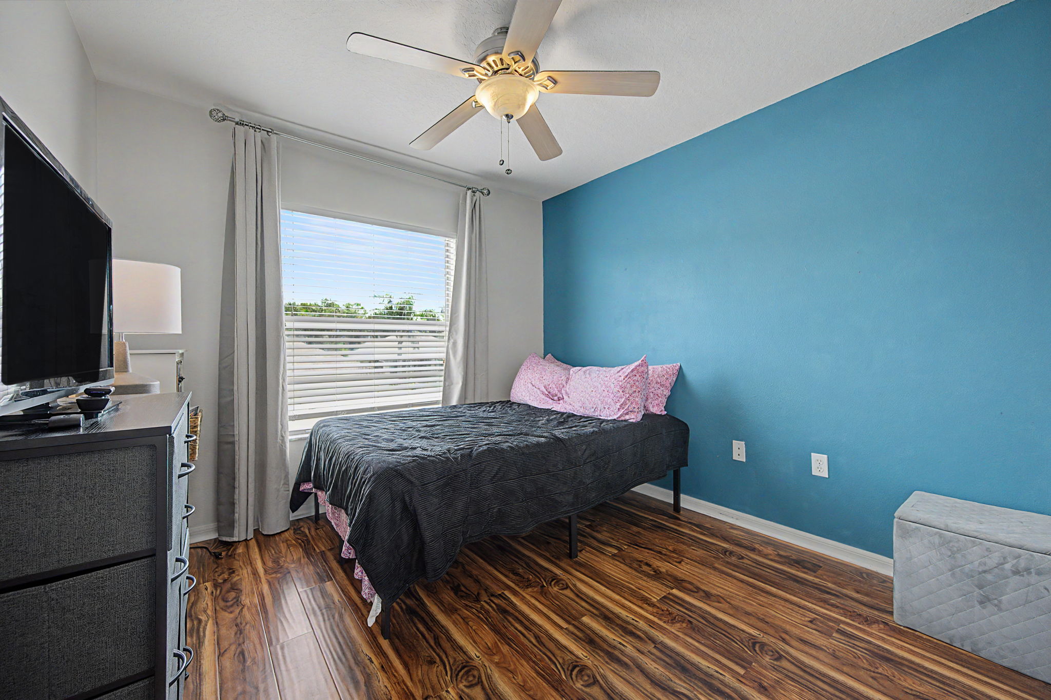 Upper Level Bedroom2a
