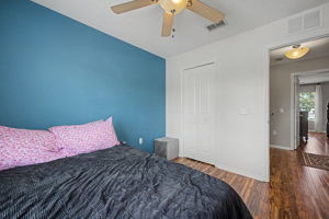 Upper Level Bedroom2e