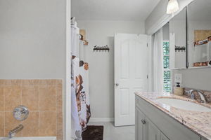 Upper Level Primary Bathroom1d