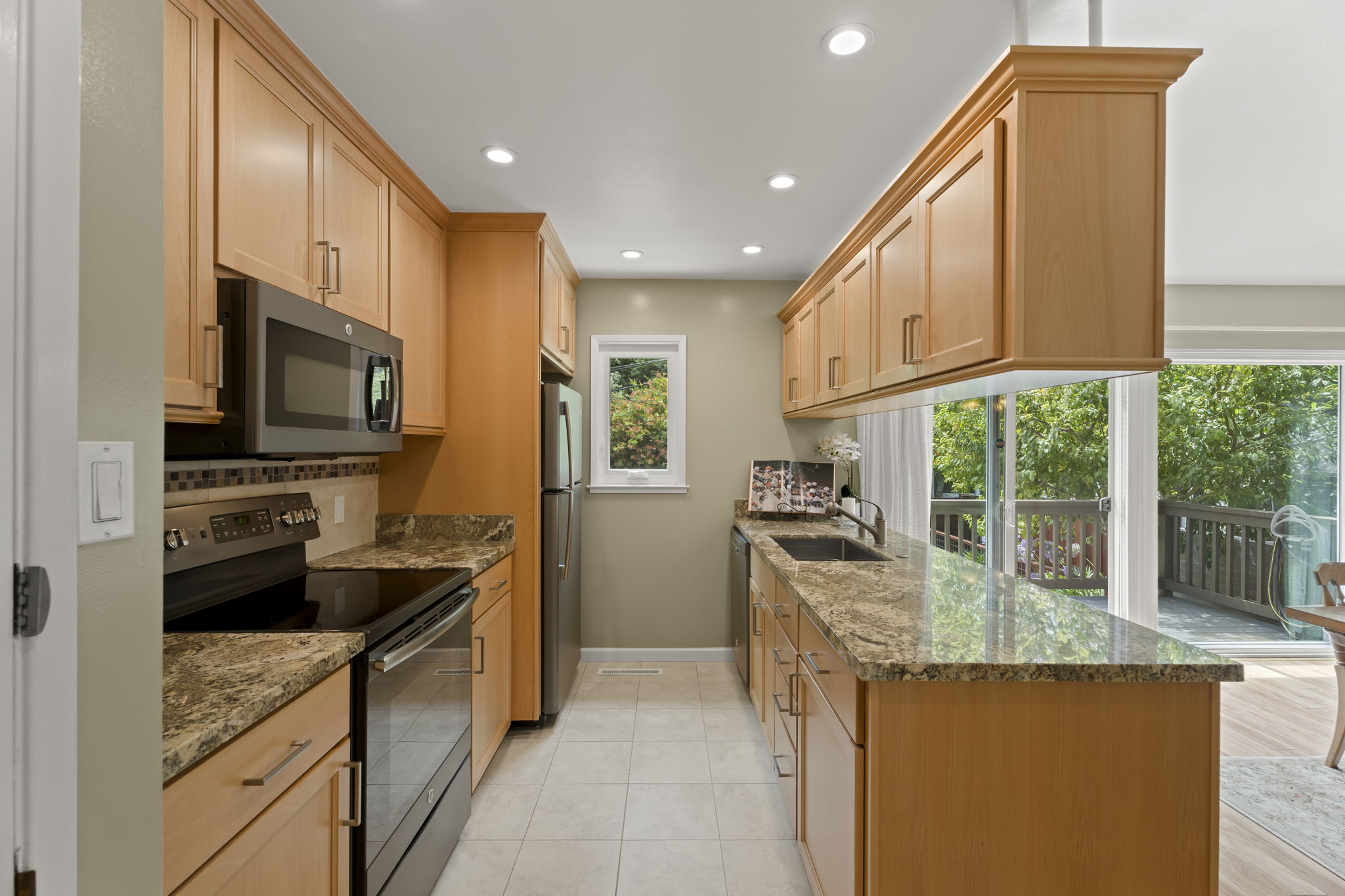 Kitchen granite counters maple cabinets