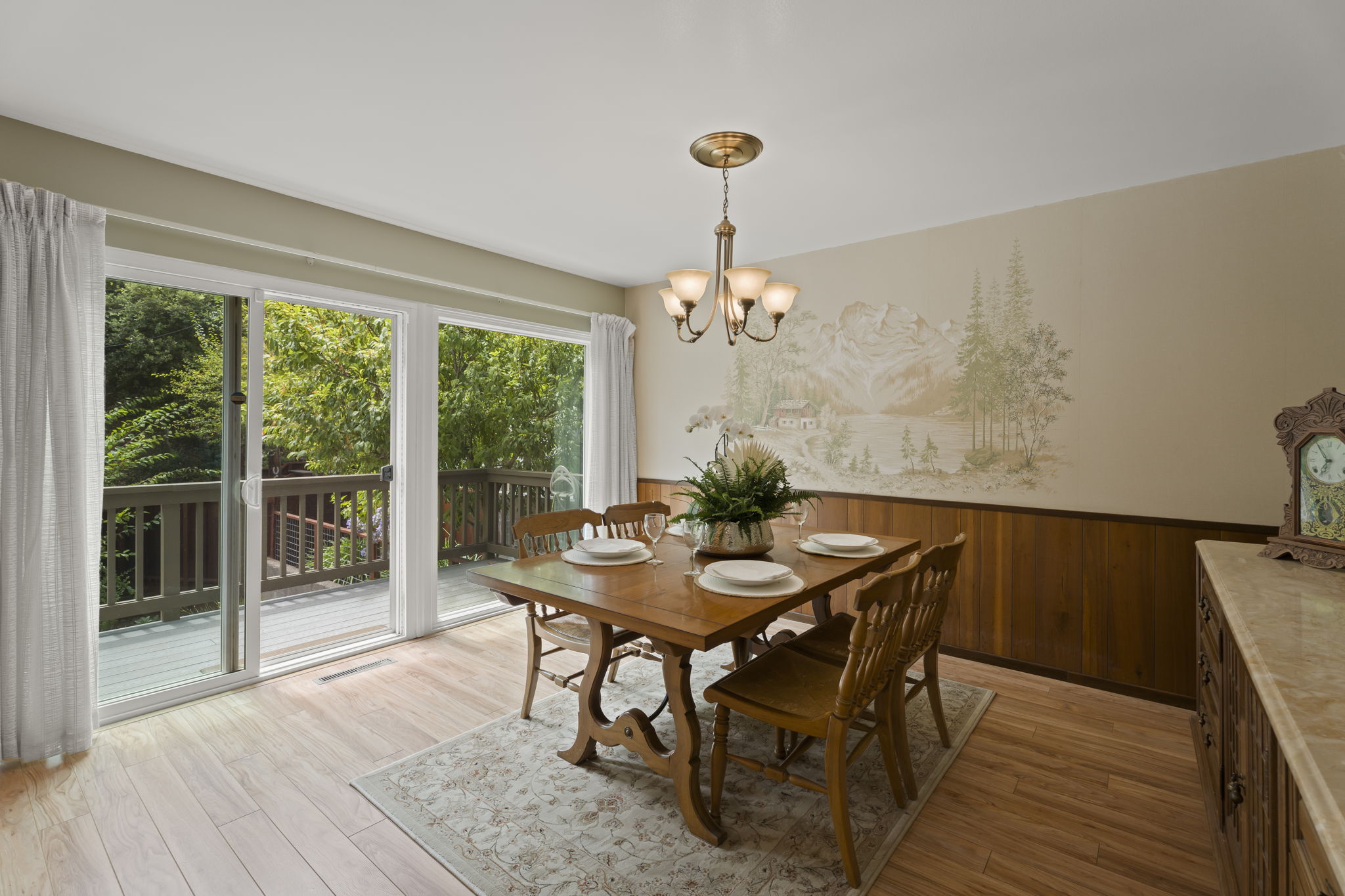 Kitchen dining area