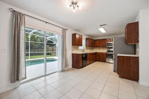 Kitchen/Breakfast Area