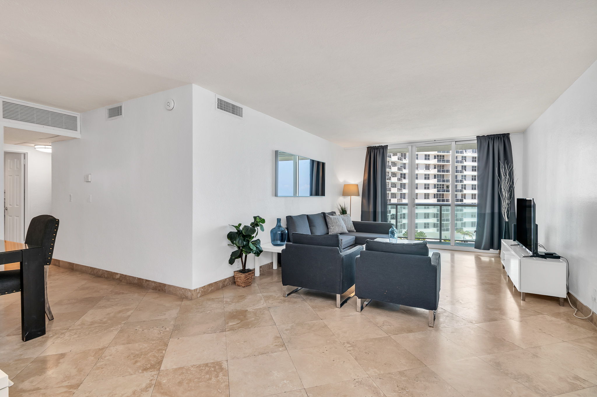 3801 S Ocean Dr, Hollywood, FL 33019, USA Photo 12