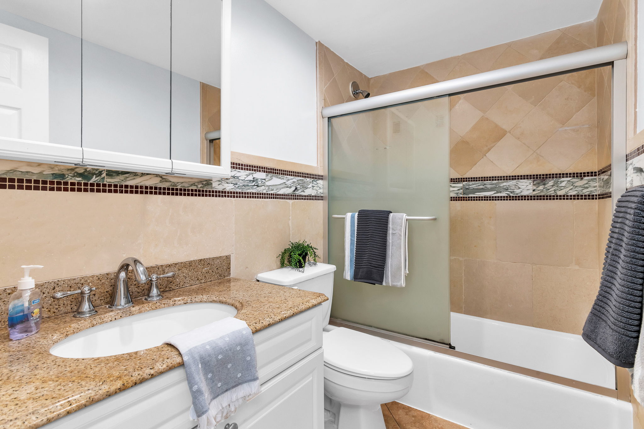 3801 S Ocean Dr, Hollywood, FL 33019, USA Photo 4