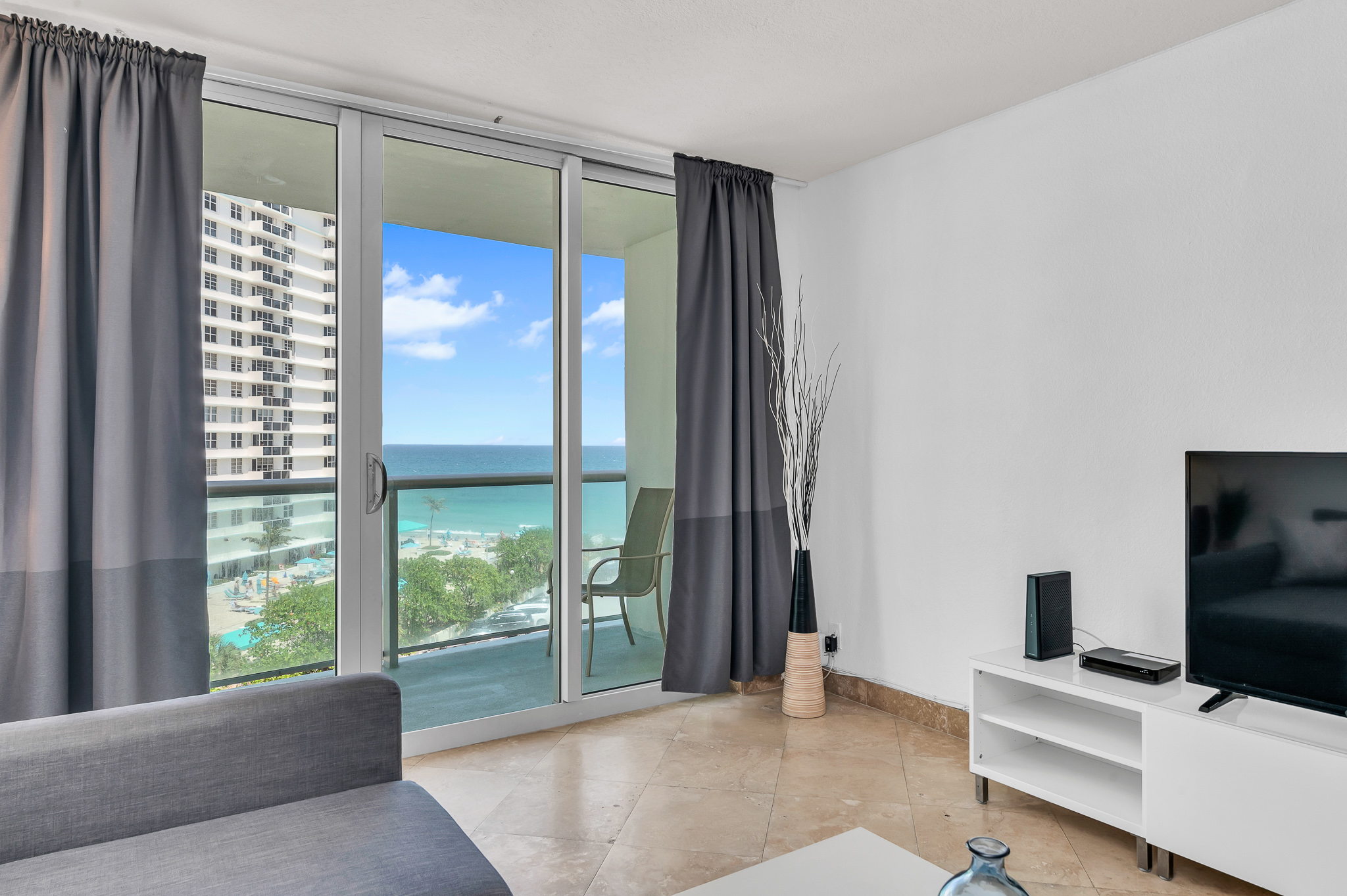3801 S Ocean Dr, Hollywood, FL 33019, USA Photo 17