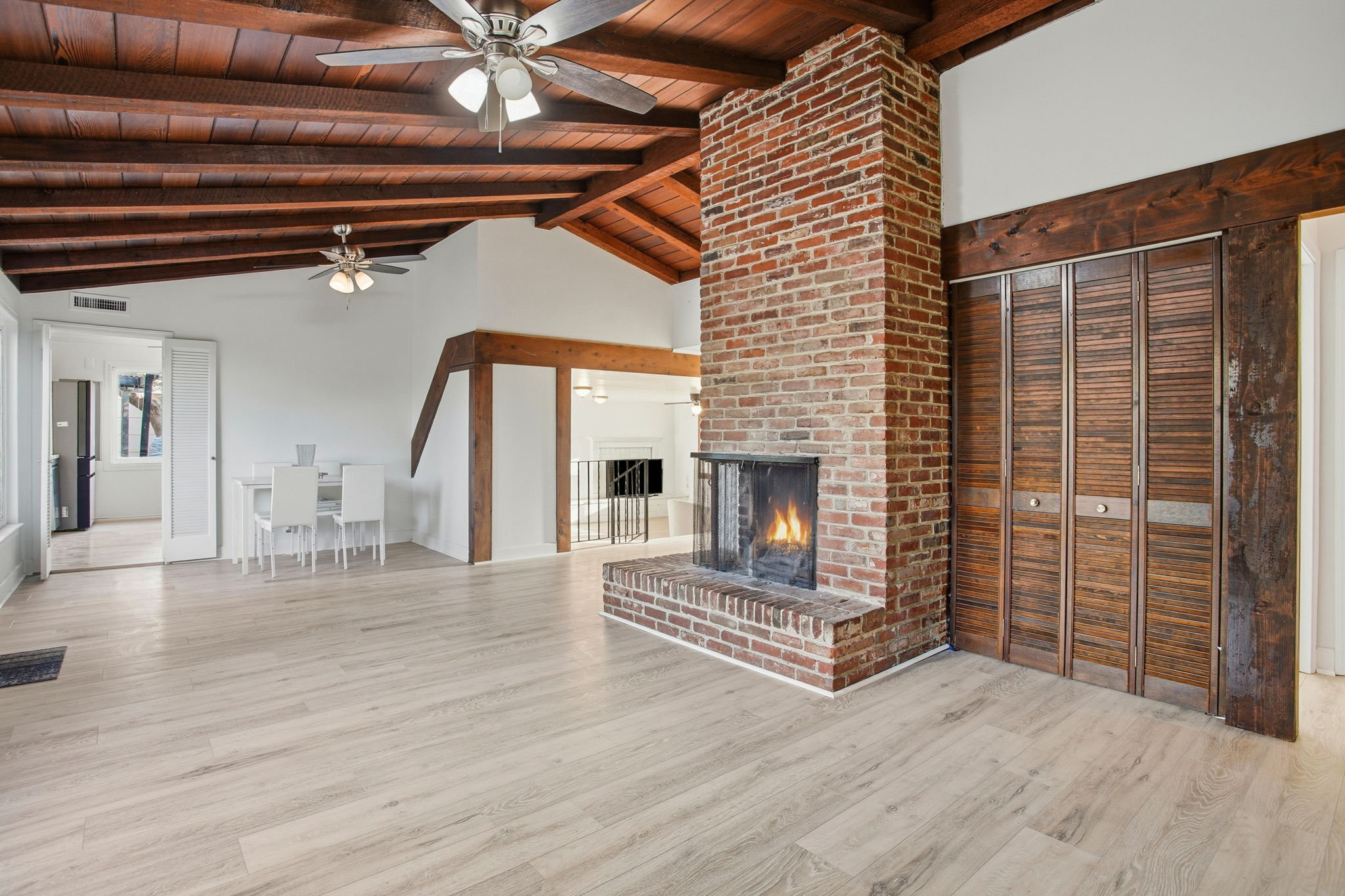 009_F8_3801 Woodcrest Rd