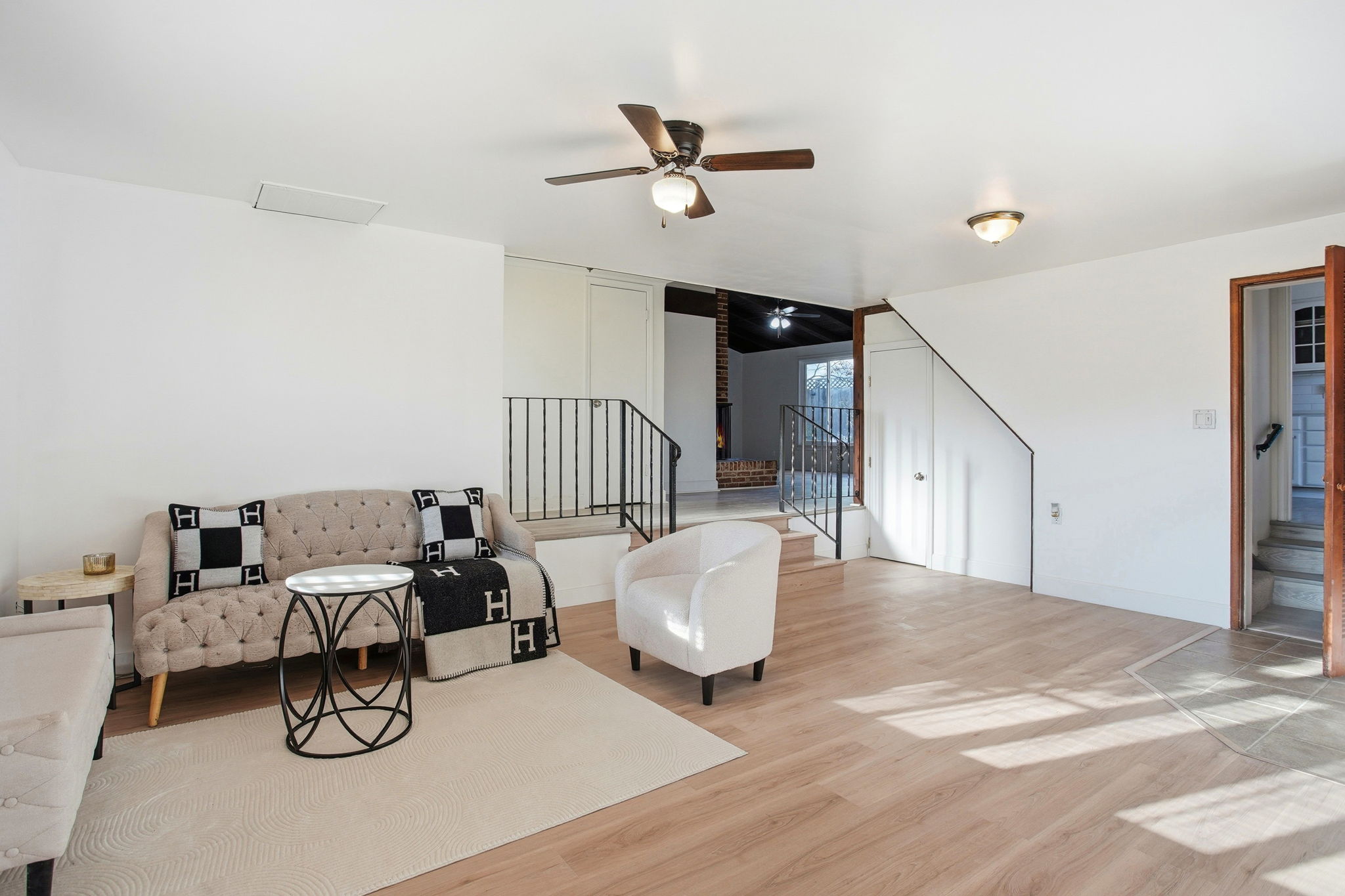 010_F8_3801 Woodcrest Rd