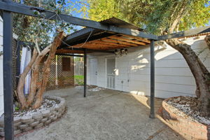 034_F8_3801 Woodcrest Rd