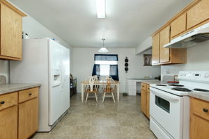 Kitchen/Eating Area