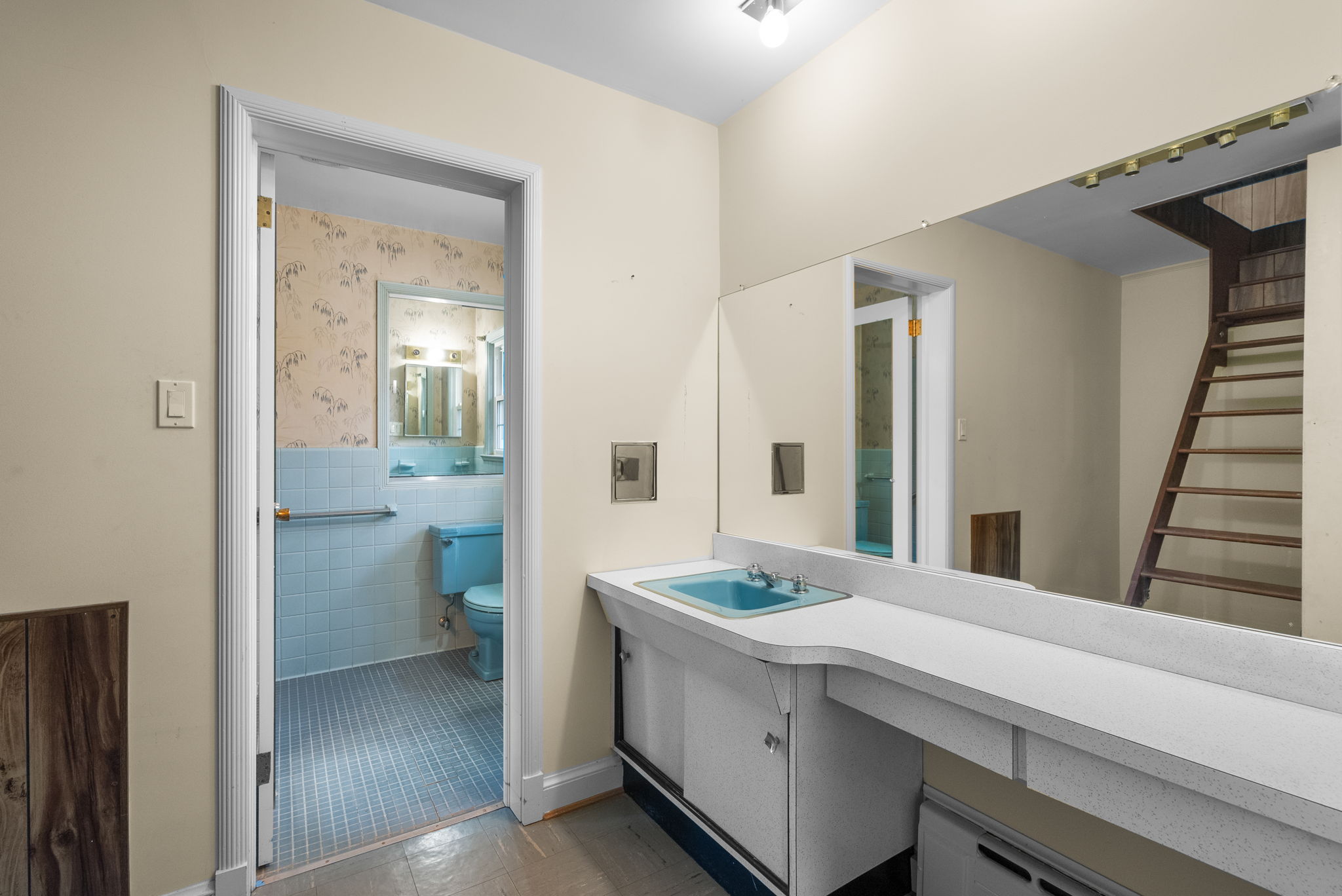 Primary Dressing Area