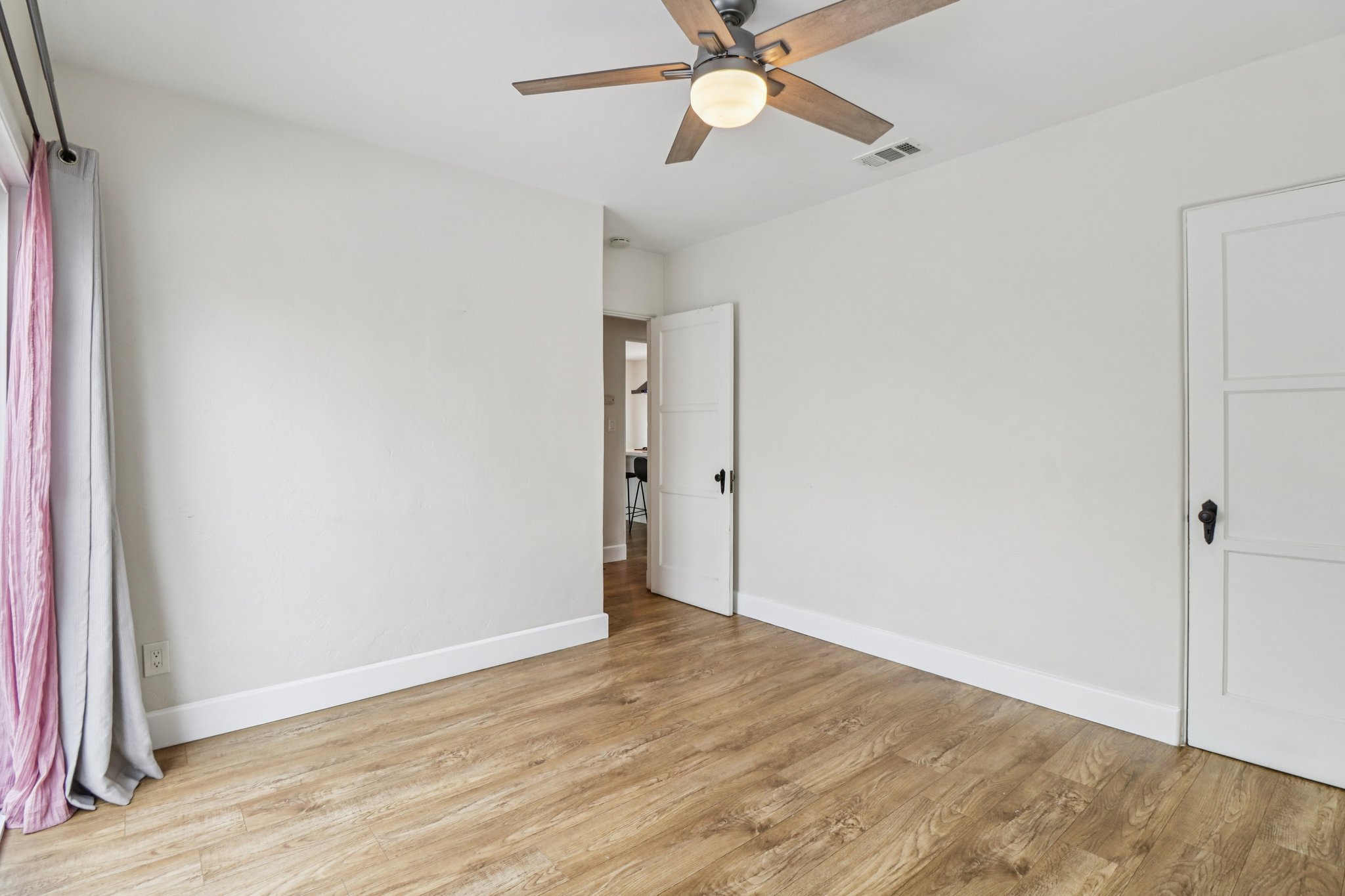 Chamoune Ave-S2312-019.jpg
