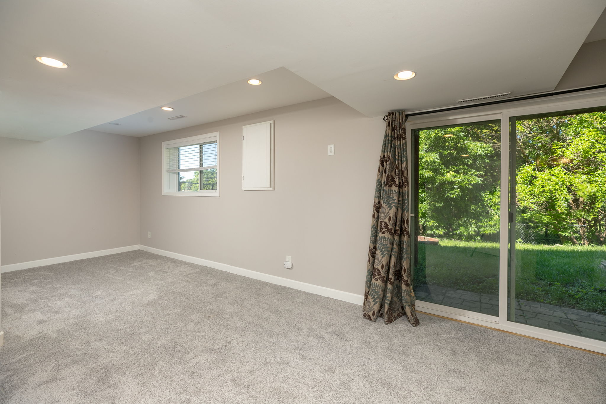 25-Family Room