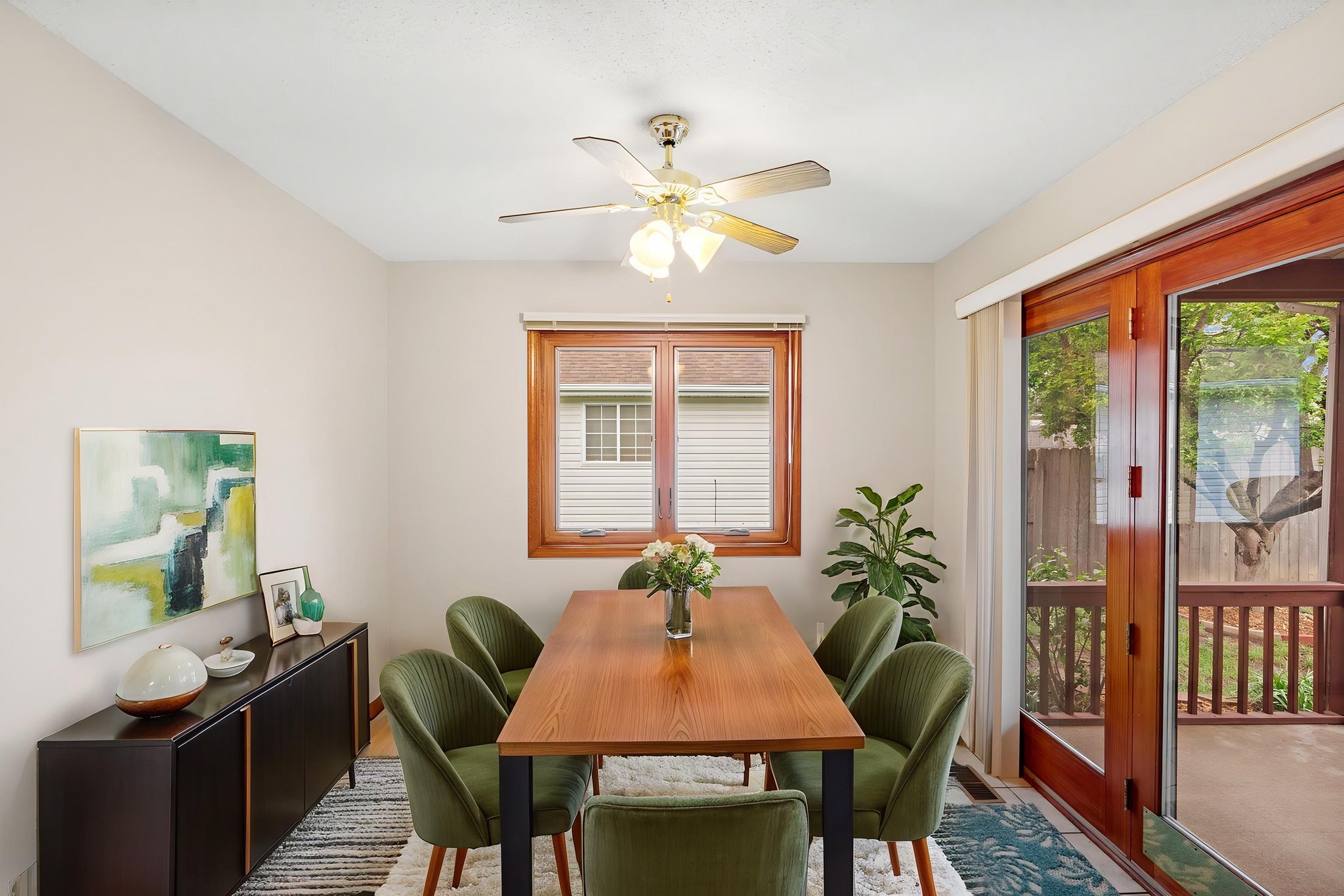 DSC07159 virtually staged.jpeg