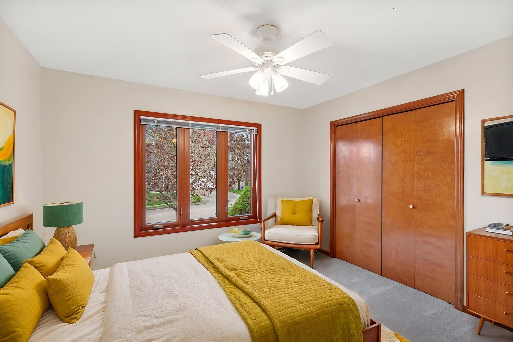 DSC07224 virtually staged.jpeg