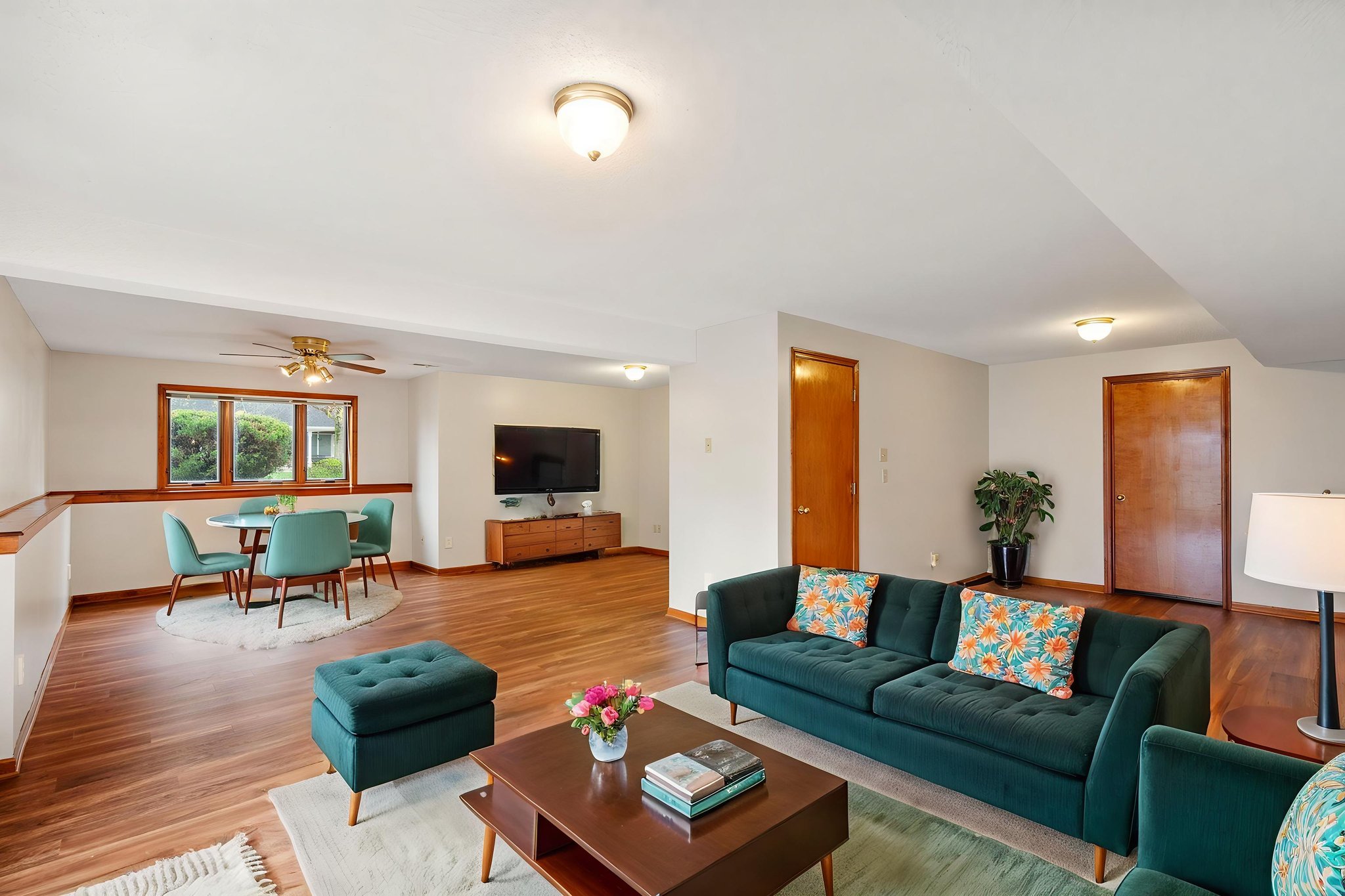 DSC07274 virtually staged.jpeg