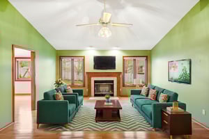 DSC07119 virtually staged.jpeg