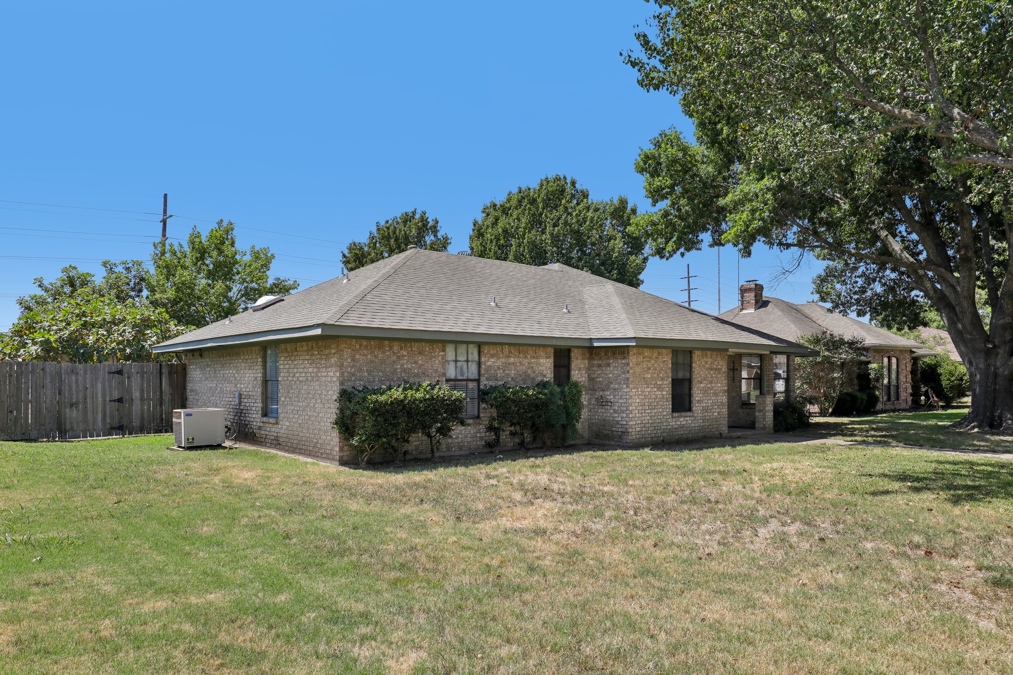 Sunhill Dr-S2808-004.jpg