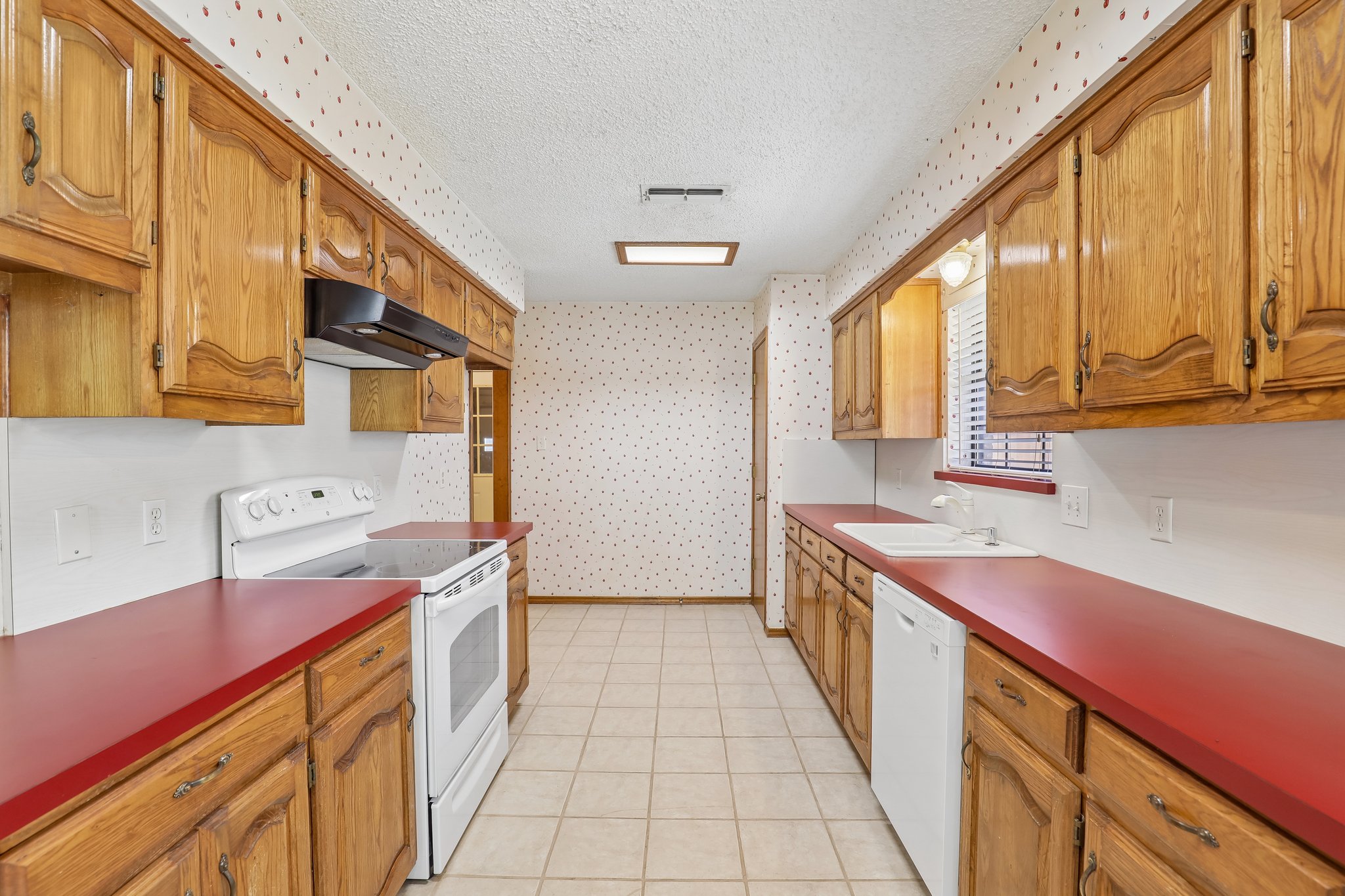 Sunhill Dr-S2808-012.jpg
