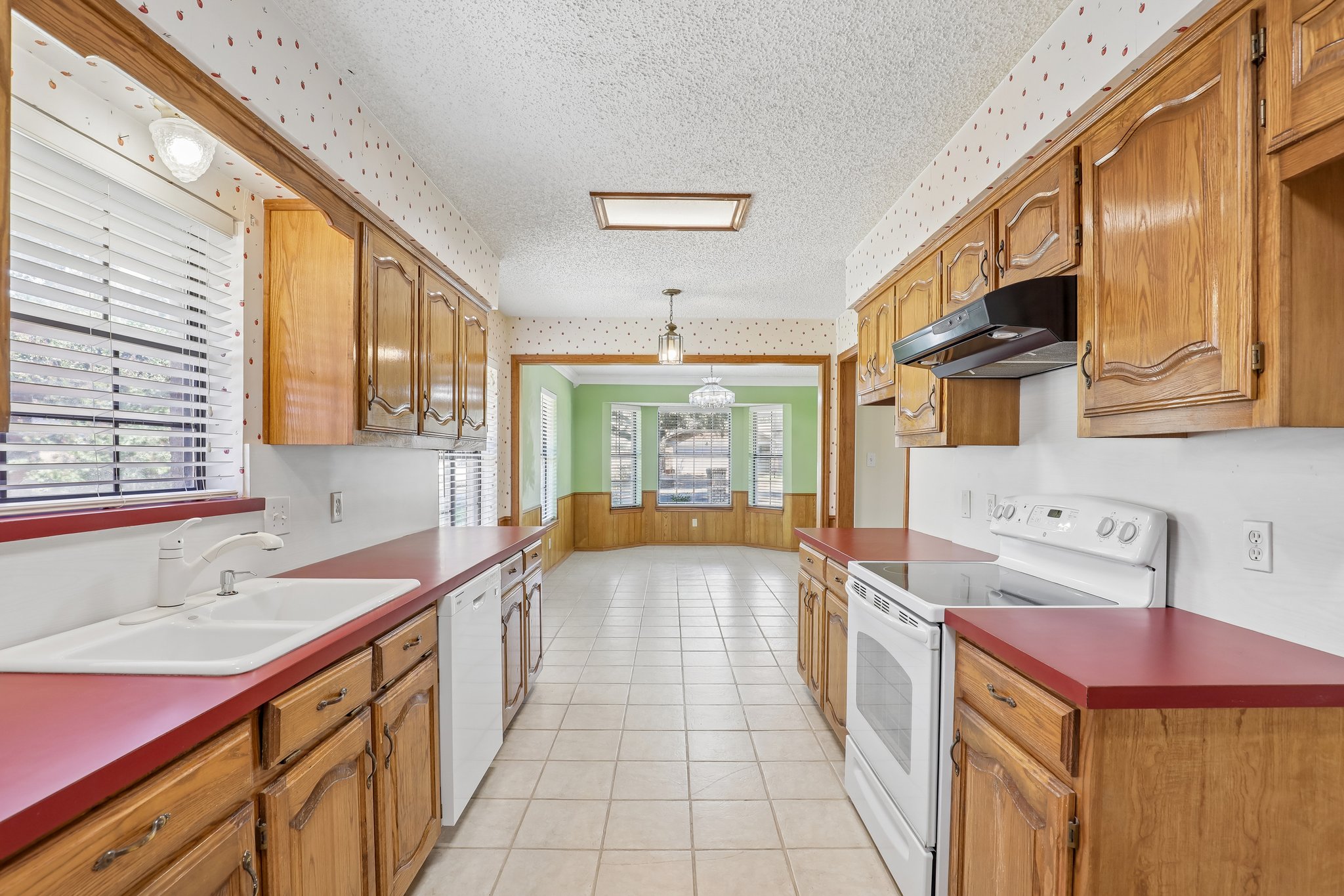Sunhill Dr-S2808-014.jpg