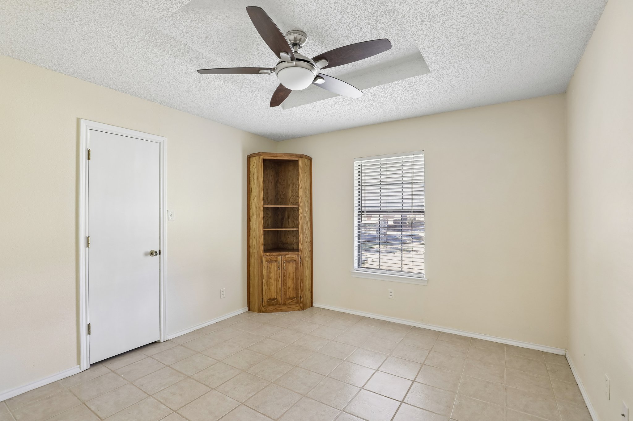 Sunhill Dr-S2808-017.jpg