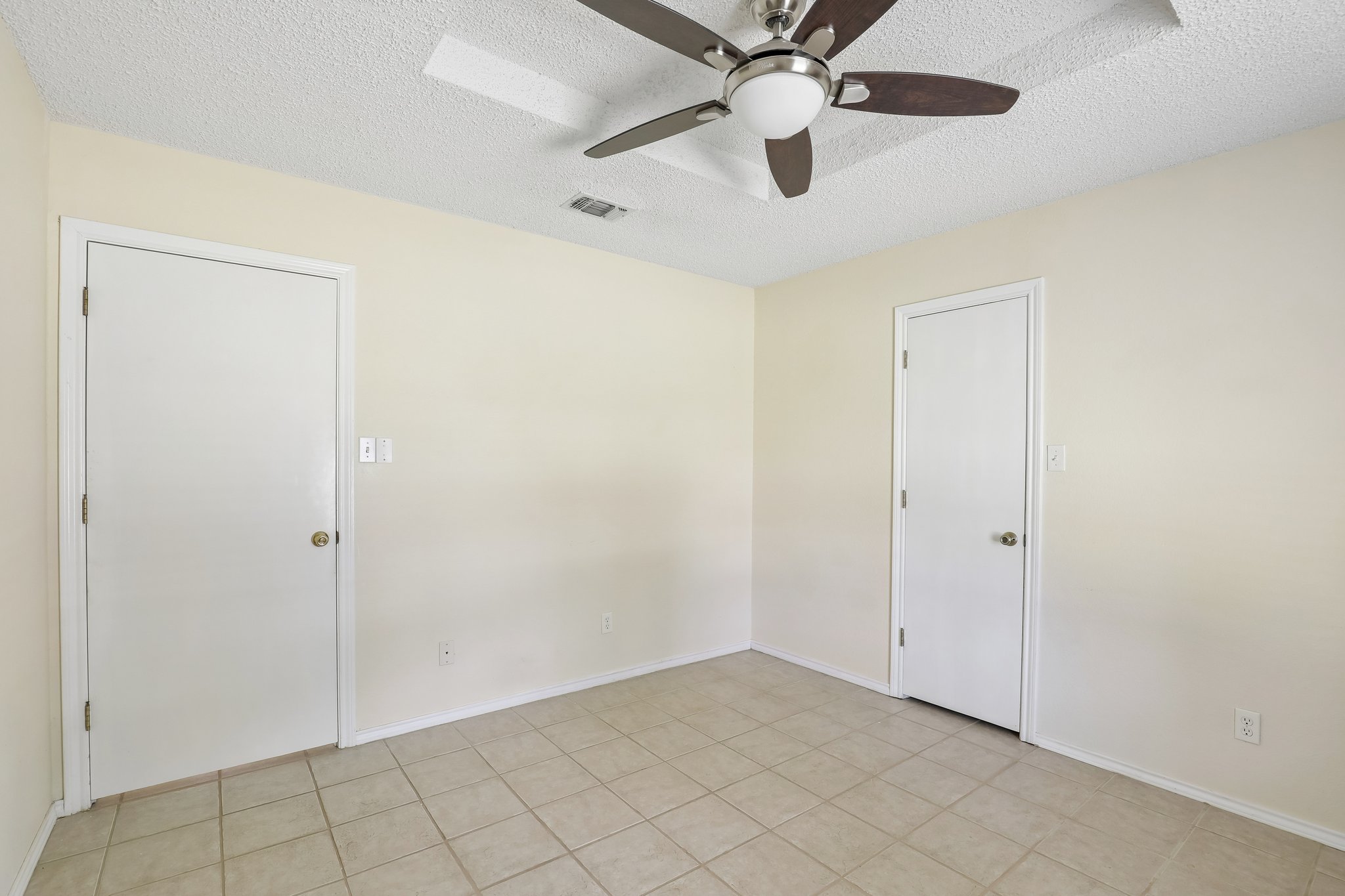 Sunhill Dr-S2808-018.jpg