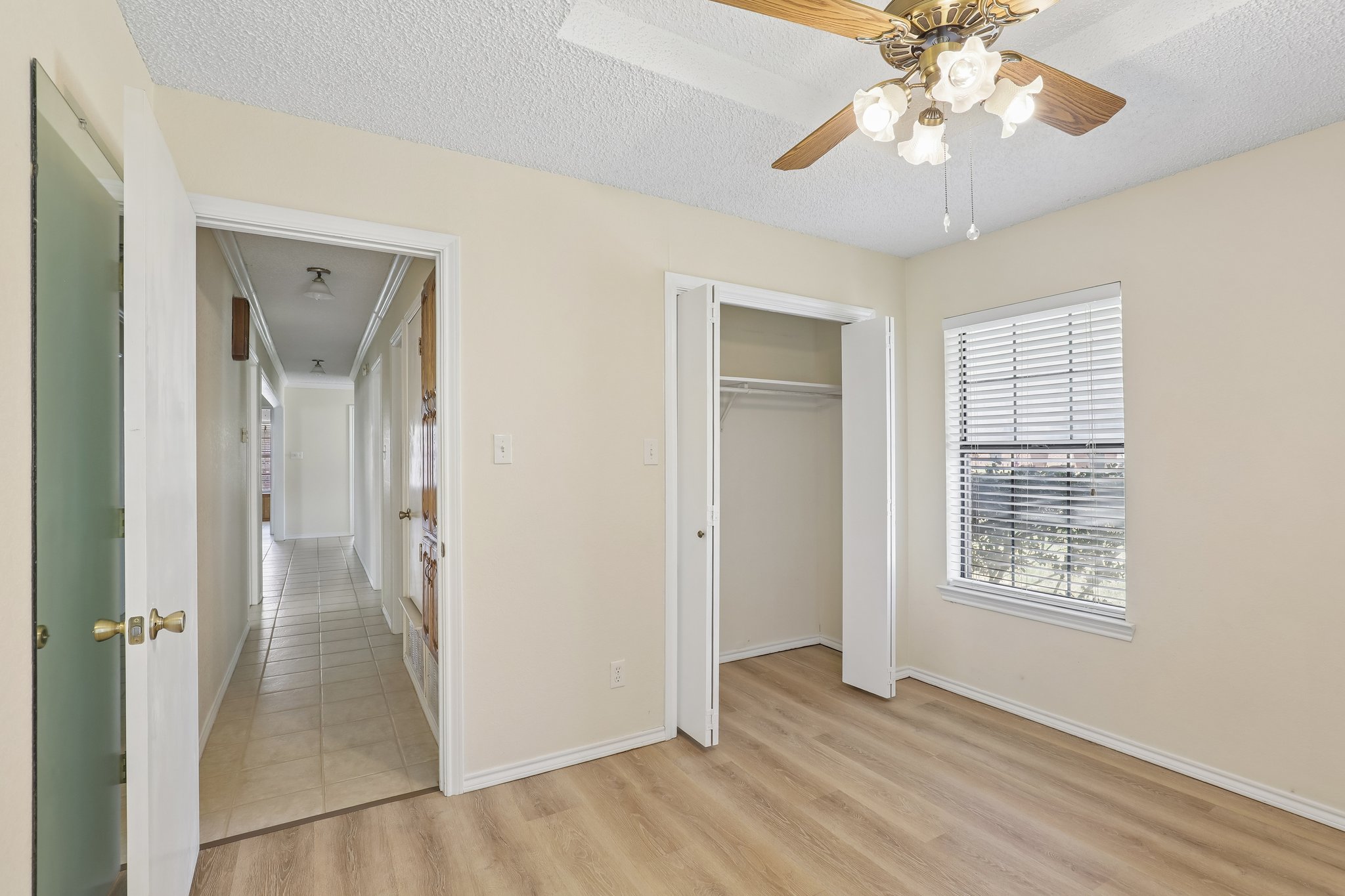 Sunhill Dr-S2808-020.jpg