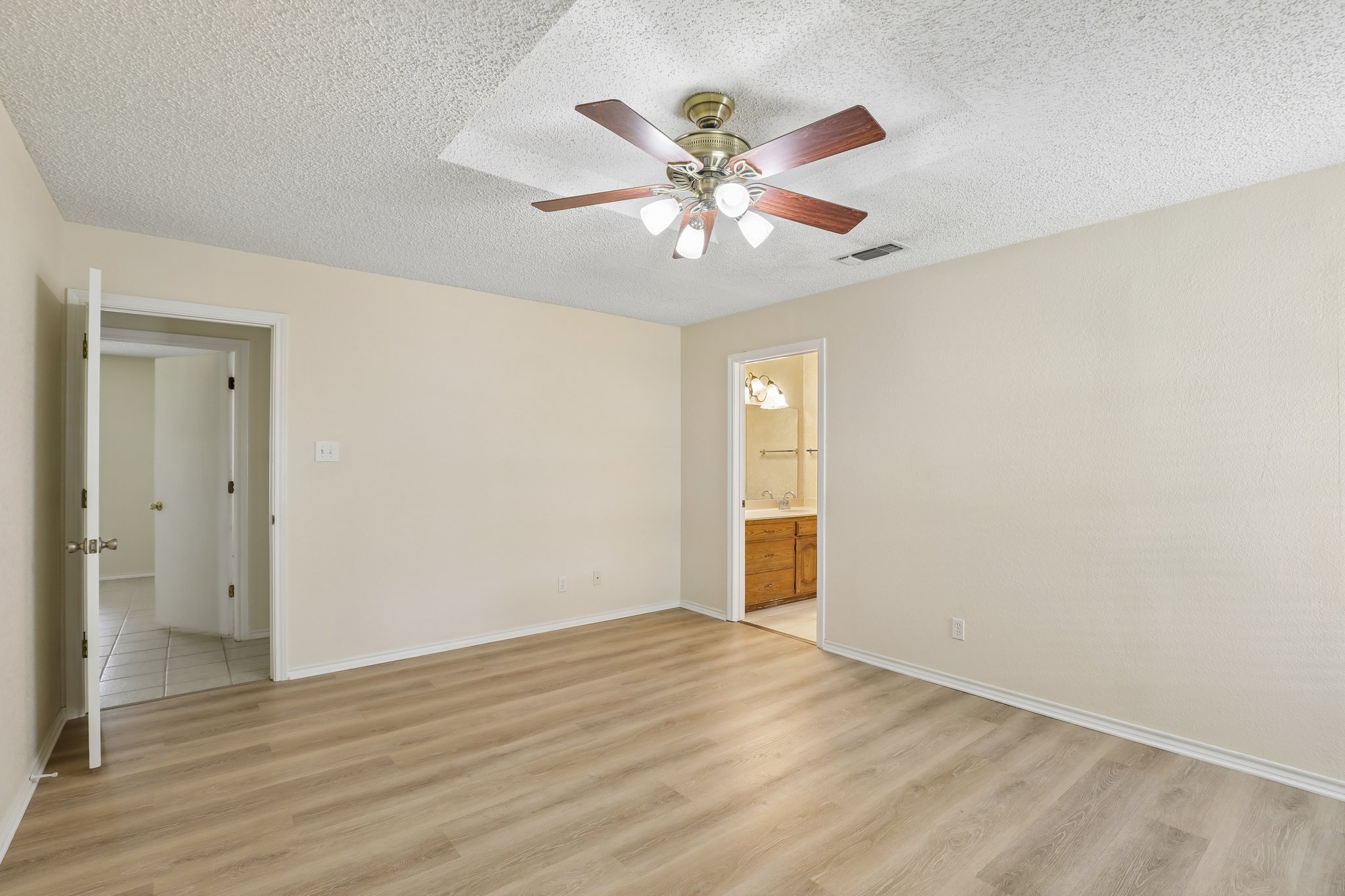 Sunhill Dr-S2808-022.jpg