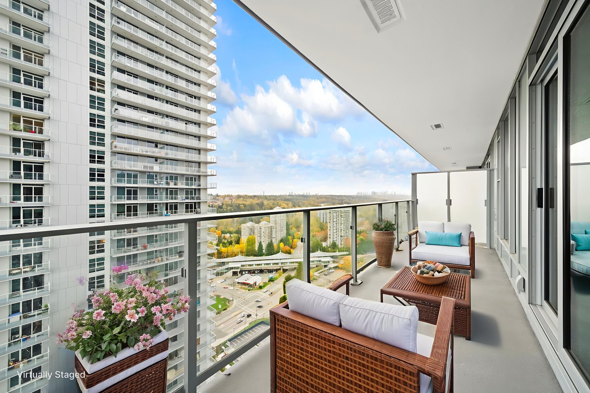 DSC08291 virtually staged.jpeg