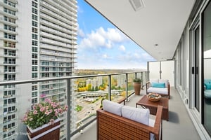 DSC08291 virtually staged.jpeg