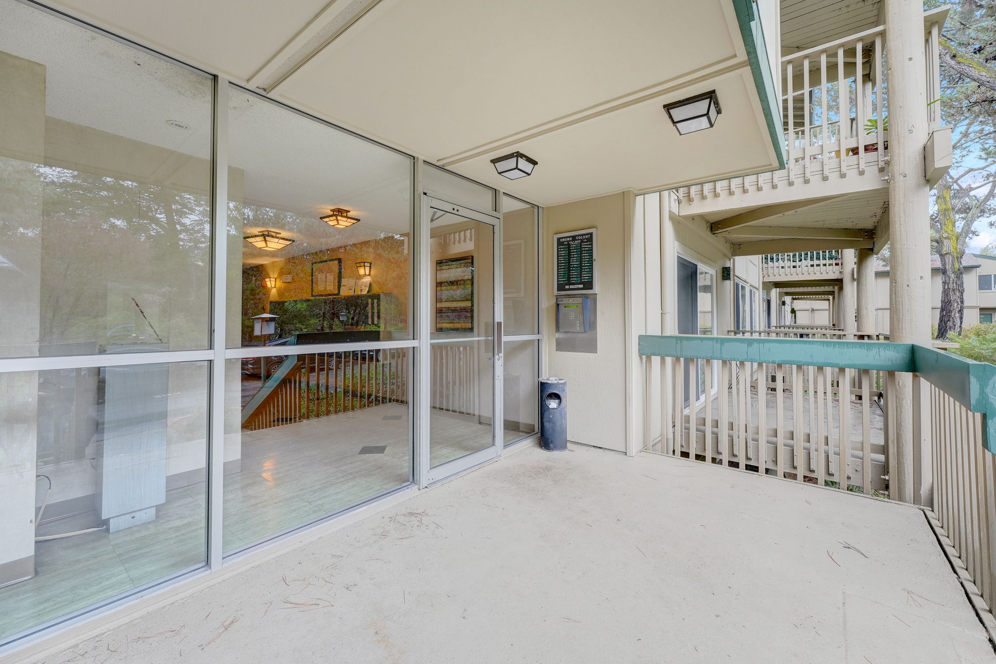 Half Moon Ln-035