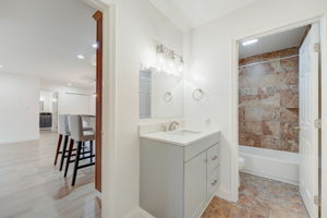 Half Moon Ln-025