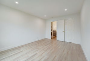Half Moon Ln-020