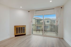 Half Moon Ln-008